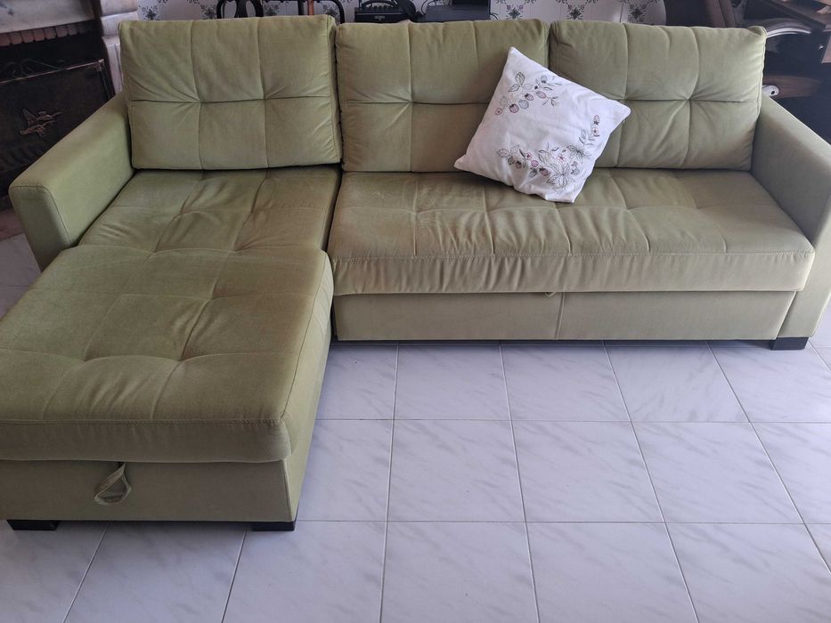 Sofá cama verde praticamente novo