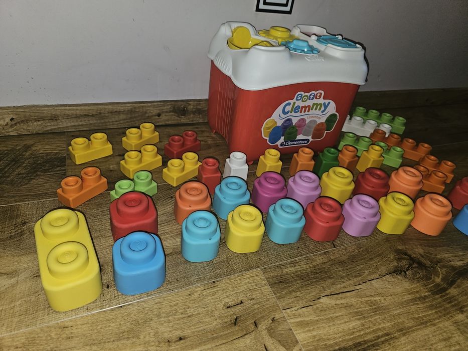 Sorter clementoni wiaderko + klocki
