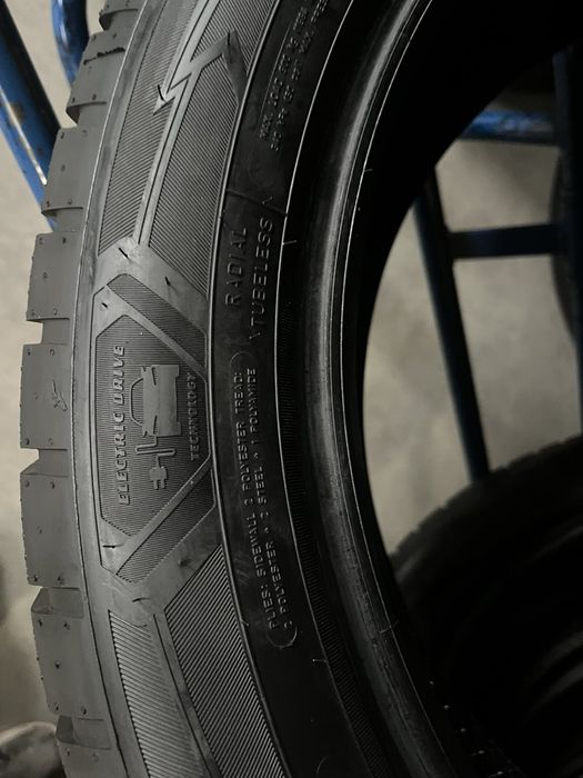 265/45/20+235/50/20 R20 Goodyear Ultra Grip Perfomance + Seal 4шт нові