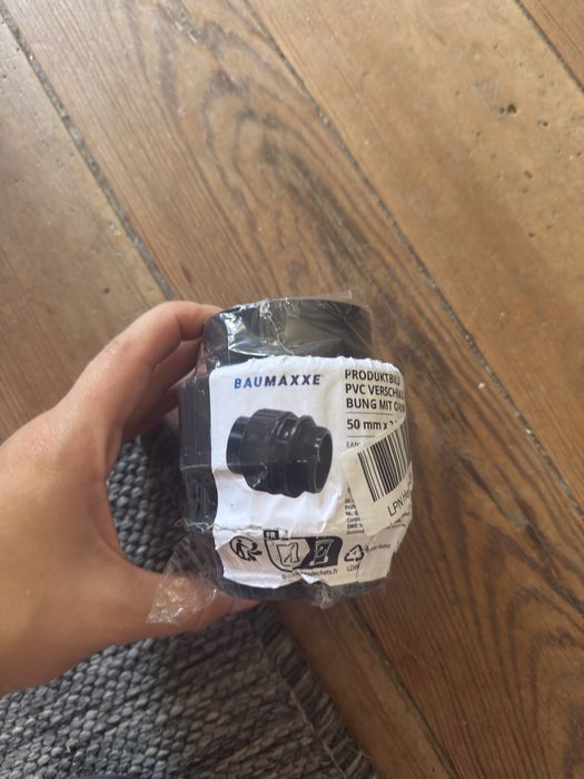 União desmontável em PVC para tubagem de 50 mm, nova e sem utilização.