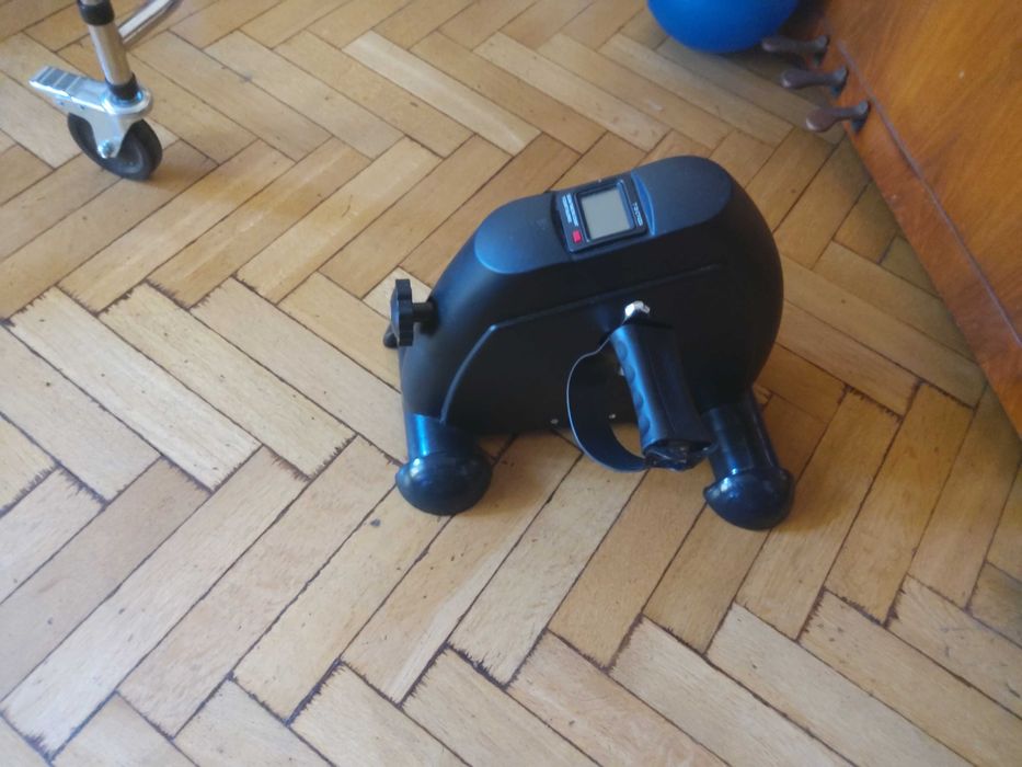 Rowerek rehabilitacyjny dla starszej osoby,doda