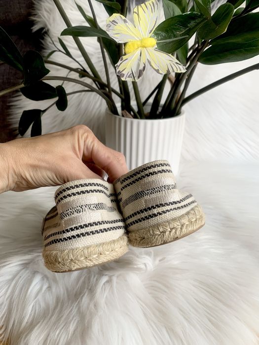 Toms 37 biało-czarne espadryle