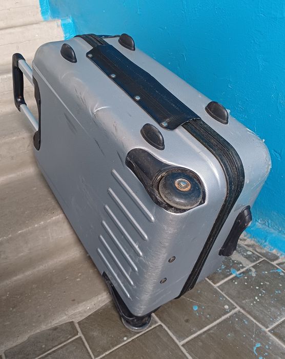 Чемодан на колесиках 53*37 см