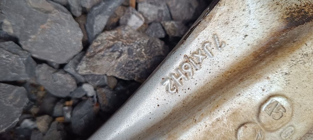 Felgi 16 aluminiowe z oponami zimowymi