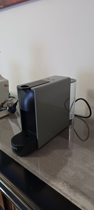Maquina de cafe nespresso essenza mini