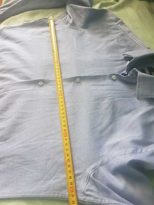 Koszula Hugo Boss .Rozmiar M. lub 39. Wymiary na zdjęciach. Stan bardzo dobry.