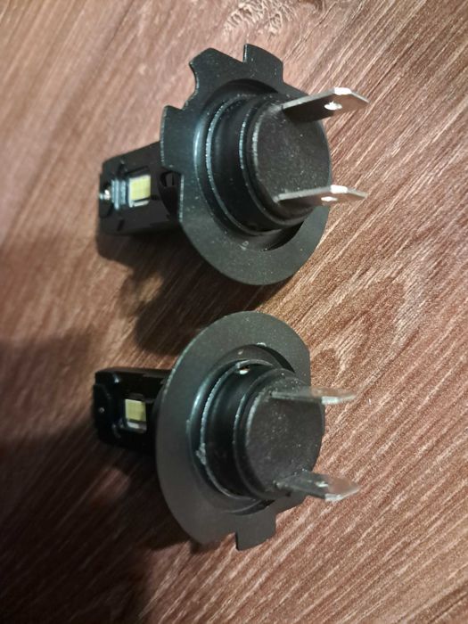 2 nowe żarówki led H7 pudełko jest trochę zniszczone, brak paragonu