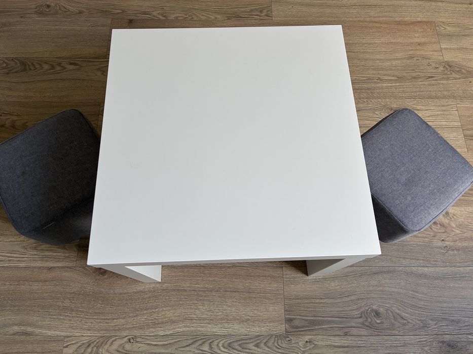 Komplet - Stolik dla dzieci Ikea + 2 pufy Sinsay