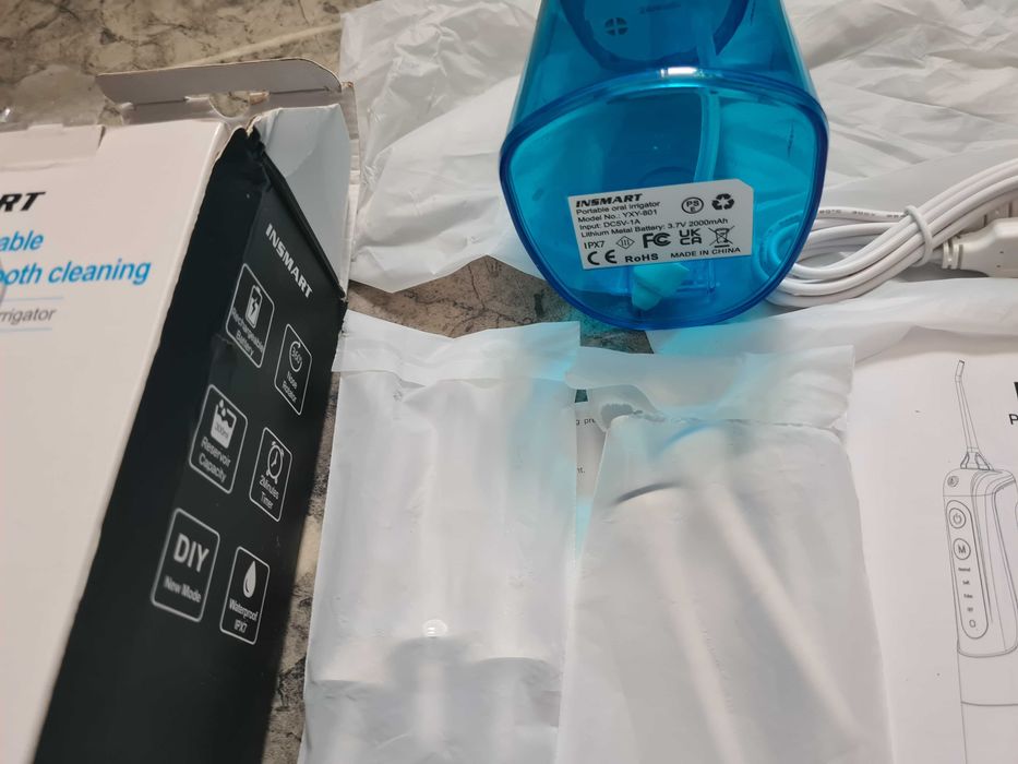 IRYGAToR ma 4 tryby mycia zębów 300ml + 6 różnych dysz końcówek