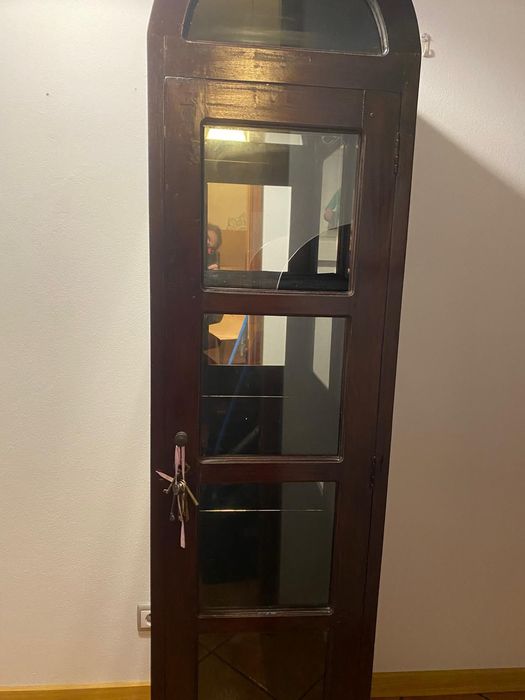 Vitrine madeira com luz