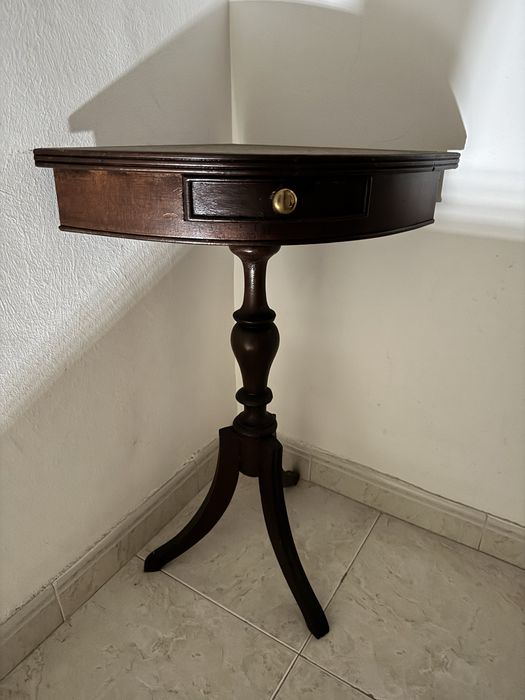 Mesinha pequena de canto