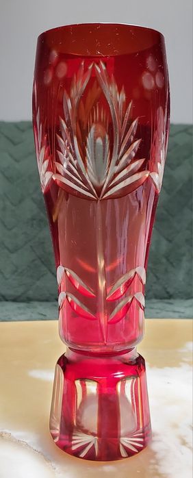 Kryształowy wazon czerwony