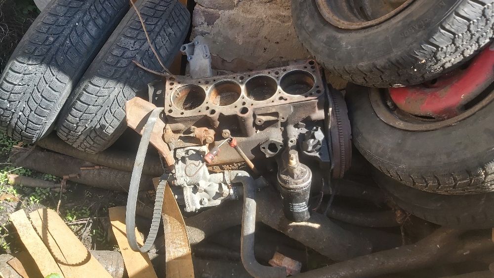 Поршня мотор 1.6 бензин гольф 2  1988р