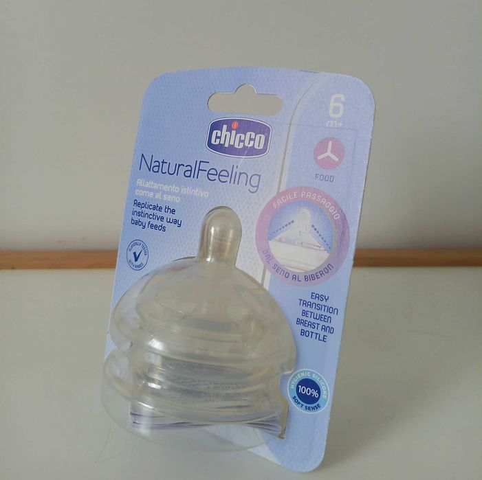 Chicco Natural Feeling zestaw 2 szt. smoczków 6 msc+