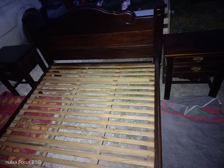 Mobilia de casal com cama colxao mesinhas e comoda
