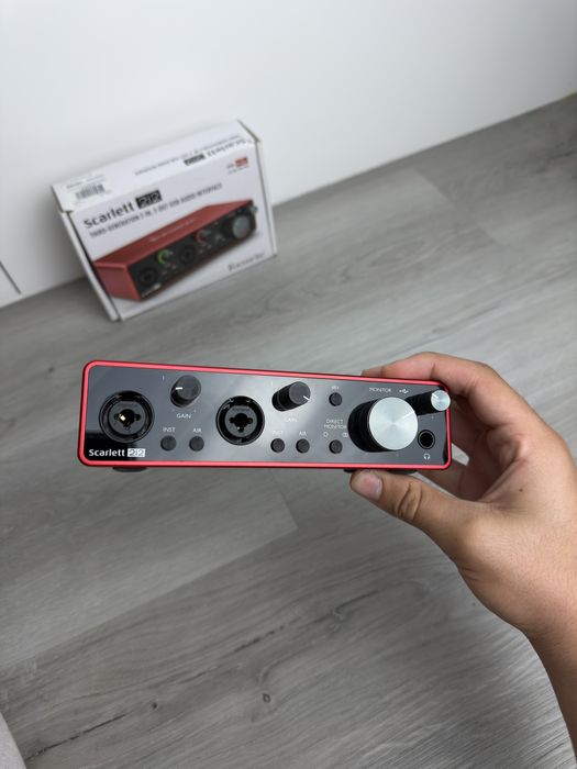 Focusrite Scarlett 2i2 3rd Gen — Excelente Estado