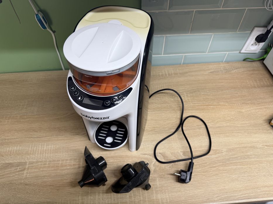 Baby Brezza Formula Pro Advanced – автоматичний приготувач дитячої суміші
