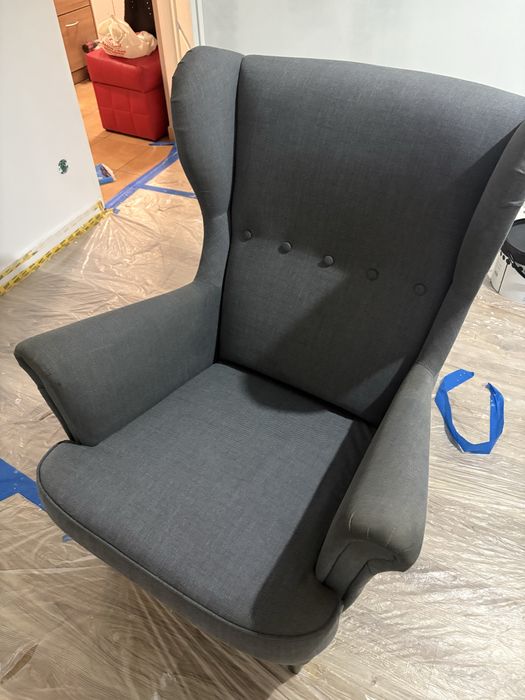 Szary fotel uszak ikea