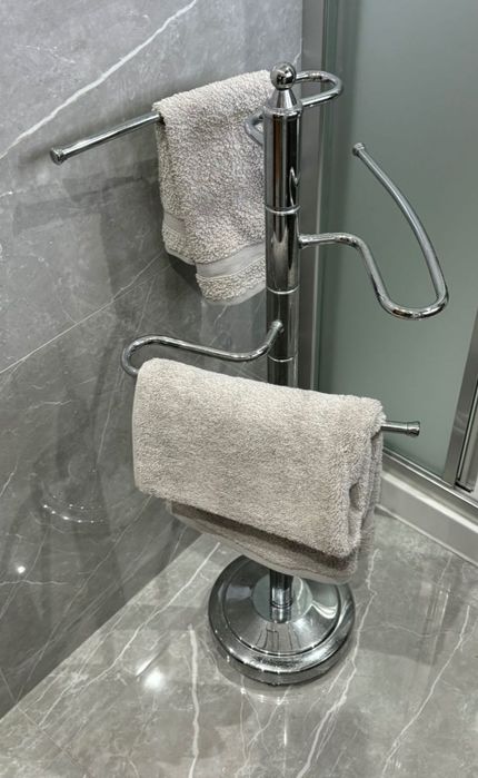 Set of 2 freestanding towel racks, with paper towel holder and piassava brush64752332023683122
