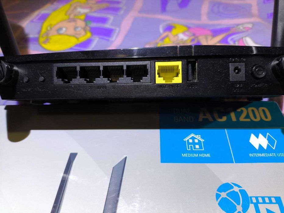 Роутер Wi-Fi гигабитный DIR-825 AC1200