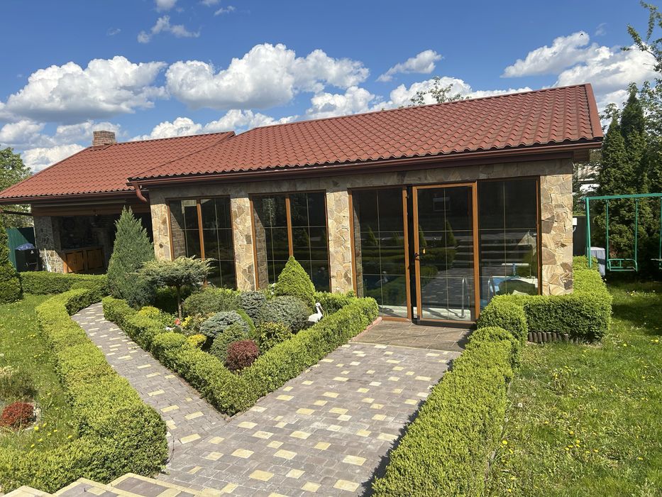 Продаж будинку Рівне, вул Золотіівська