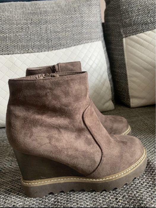 Botki Na koturnie Monnari  Nowe rozm. 39