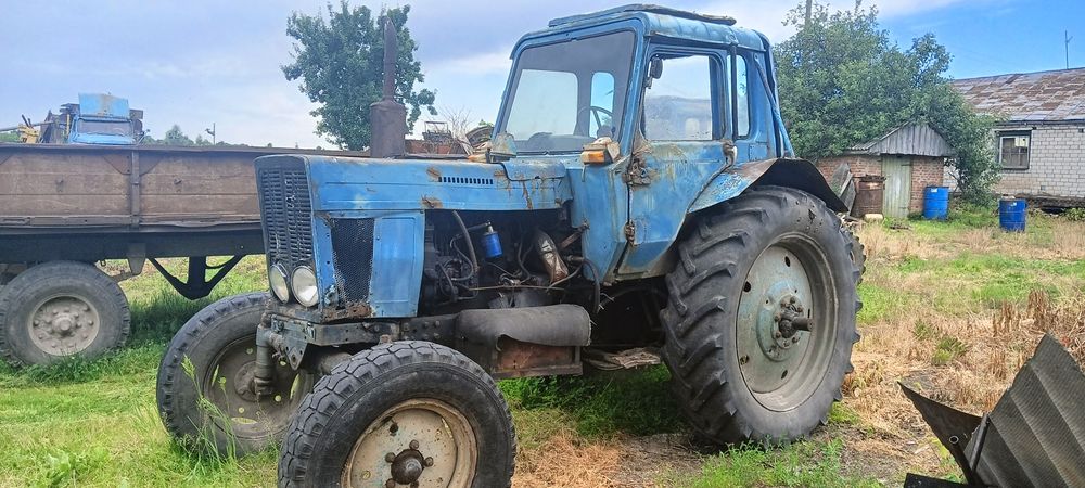 МТЗ-80 на ходу, технічно справний