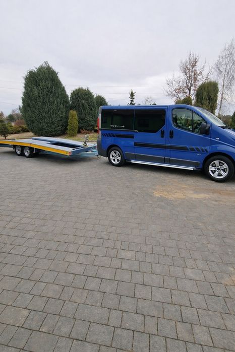 Transport towaru przyczepa laweta