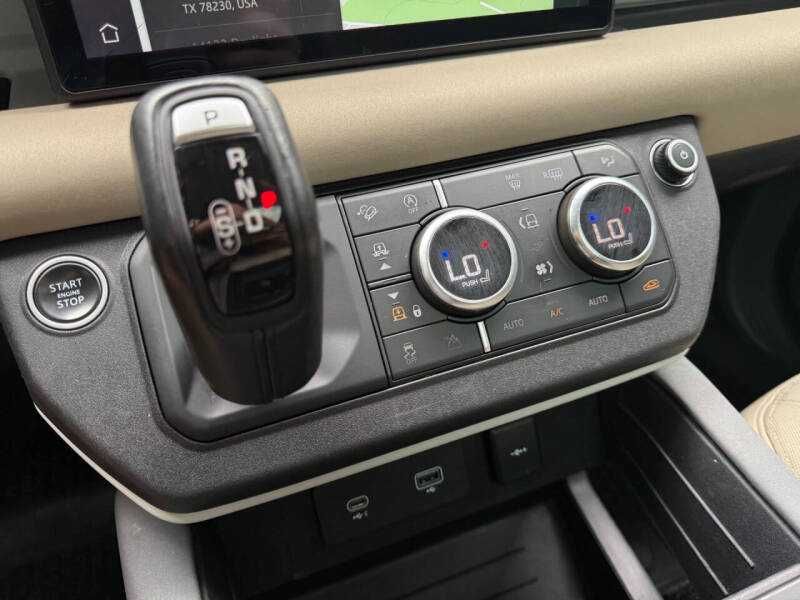 2020 Land Rover Defender 110 SE