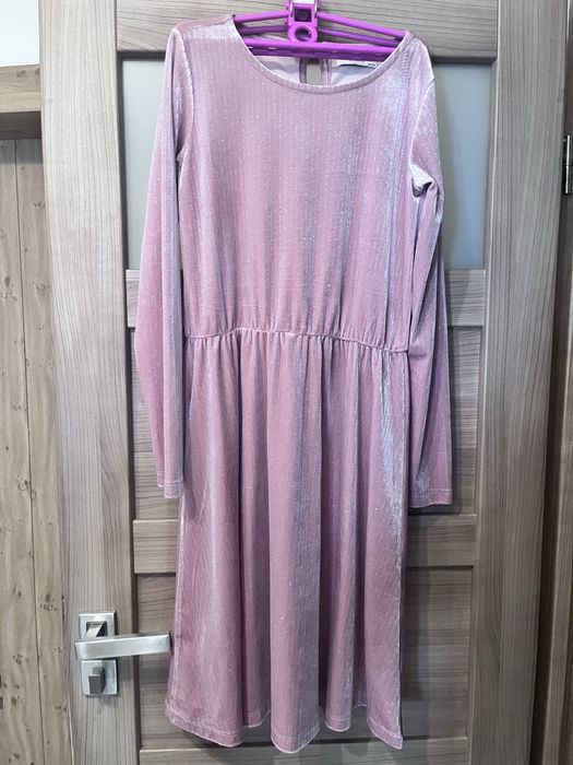 Sukienka różowa Reserved 158 z srebrną nitką