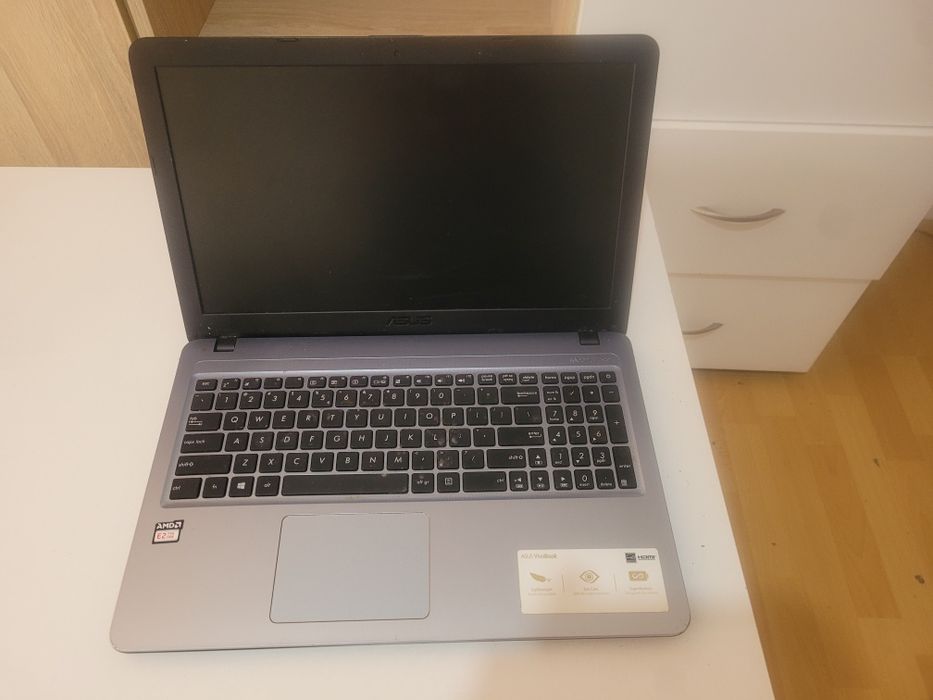 Laptop - złom komputerowy