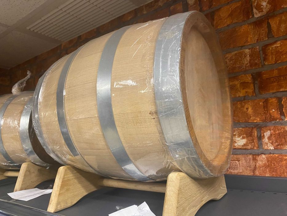 Бочки дубові, опаленні в середині, нові, хересні та портвейнові 3-50л