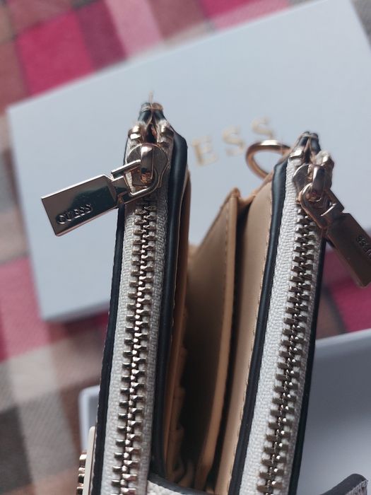 Carteira de senhora Guess