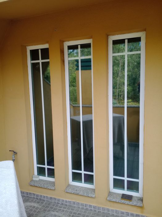 13 janelas + 2 portas