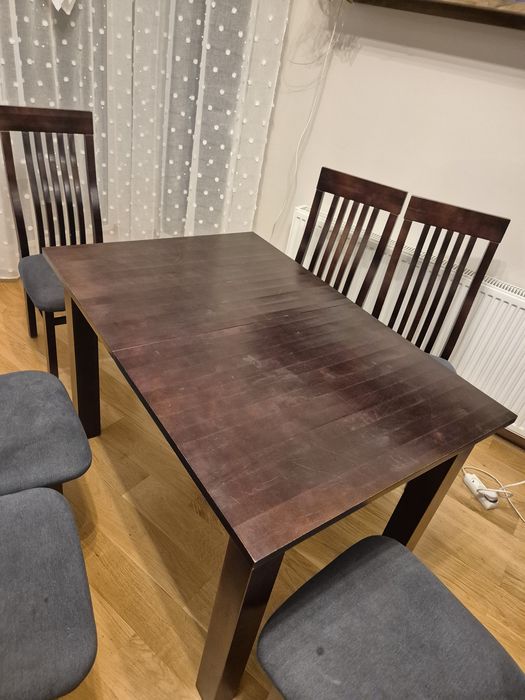 Sprzedam stół drewniany, rozkładany.