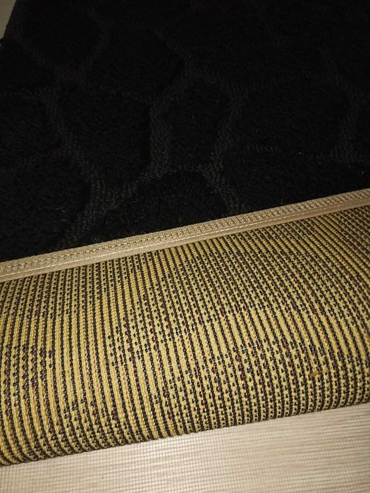 Conjunto de dois tapetes pretos