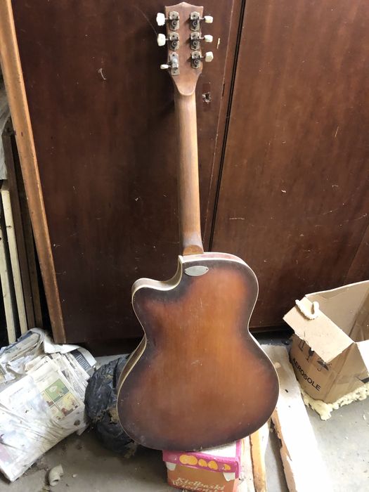 Defil gitara jazzowa niekompletna