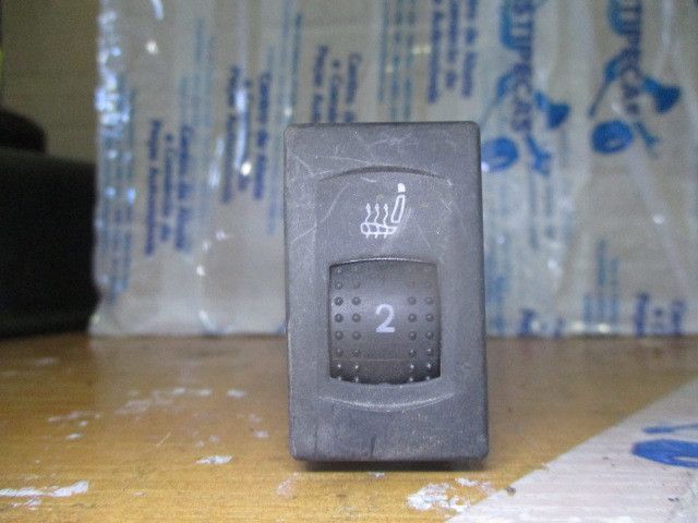 Botão / interruptor aquecimento de bancos VOLKSWAGEN Passat (3B2)