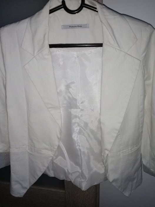 Marynarki biała w prążki i biała