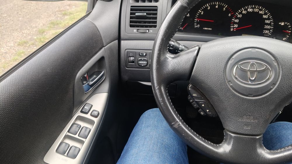 Toyota Corolla Verso minivan
