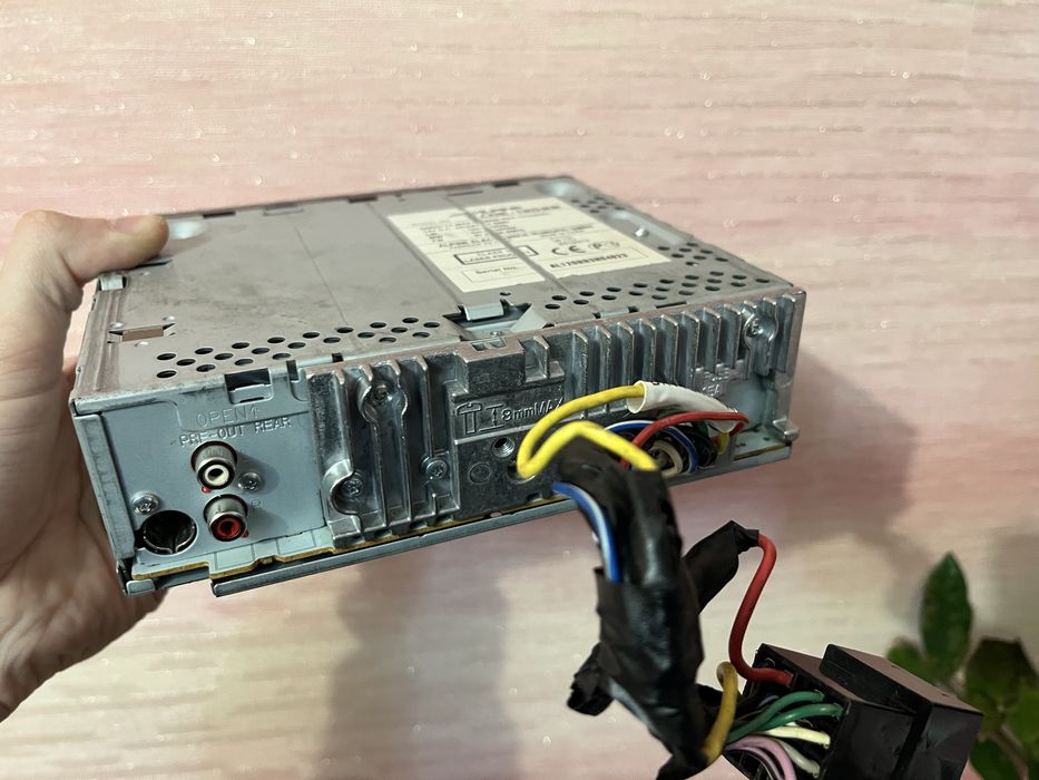 Alpine CDE-120RR (pioneer clarion sony)