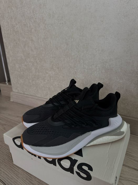 Кросівки ALPHABOOST V2 38.5