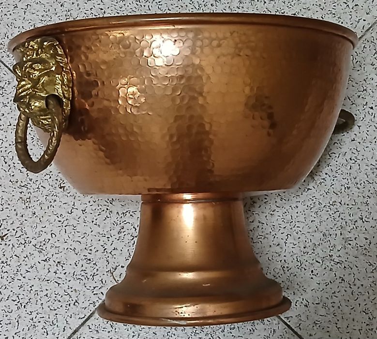 Vaso em cobre martelado