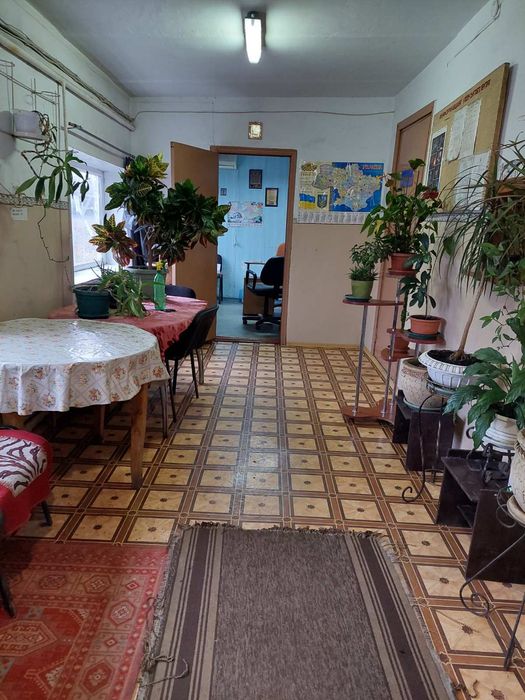 Продам складське приміщення з приватизованою  ділянкою