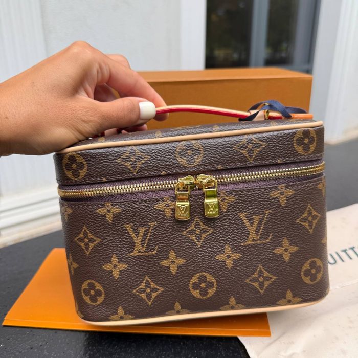Женская кожаная сумка  Louis Vuitton Nice BB