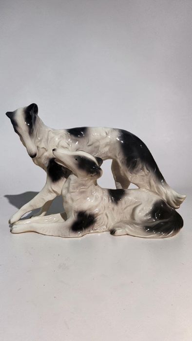 Porcelanowa figurka chartów Sitzendorf