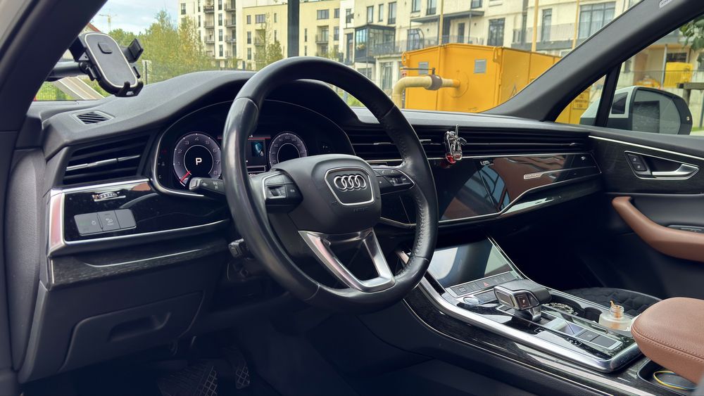 Авто Ауді Q7 2020 року