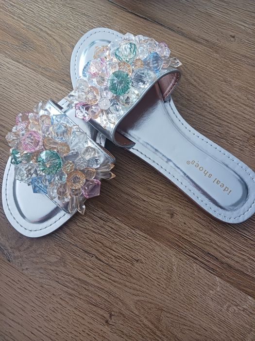 Sprzedam nowe klapki rozm 37