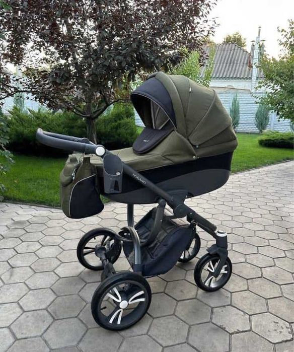 Дитячий візочок .