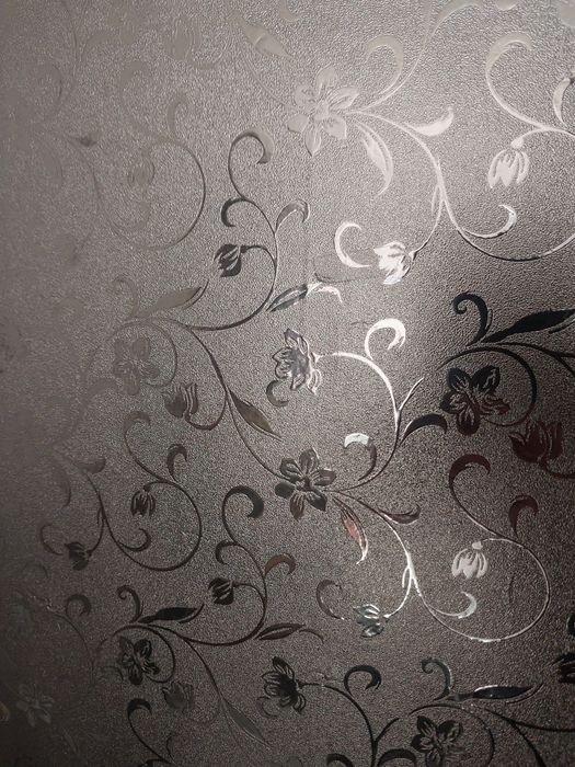 Tapeta samoprzylepna w kwiaty – zmywalna